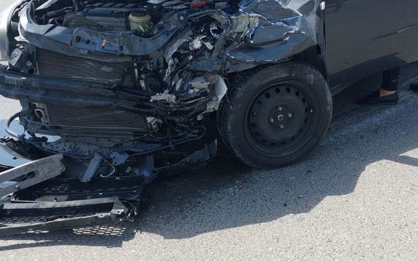 Bakıda “Prius” 18 yaşlı qızı vurub