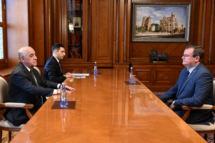 Əli Əsədov Belarusun Azərbaycandakı səfiri ilə görüşüb