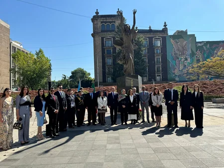 Meksikada Xocalı soyqırımı abidəsinin önündə anım tədbiri keçirilib