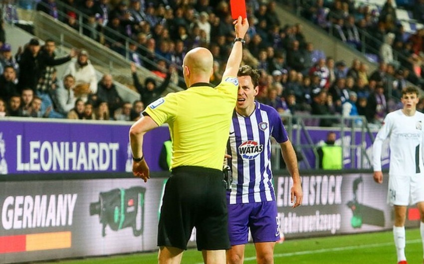 Almaniyada hakimə tüpürən futbolçuya ağır cəza verilib