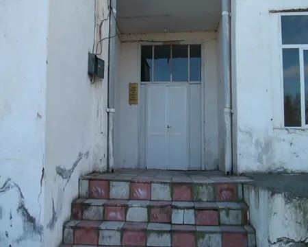 Ucarda kənd xəstəxanası qəzalı vəziyyətdədir, hər an uça bilər