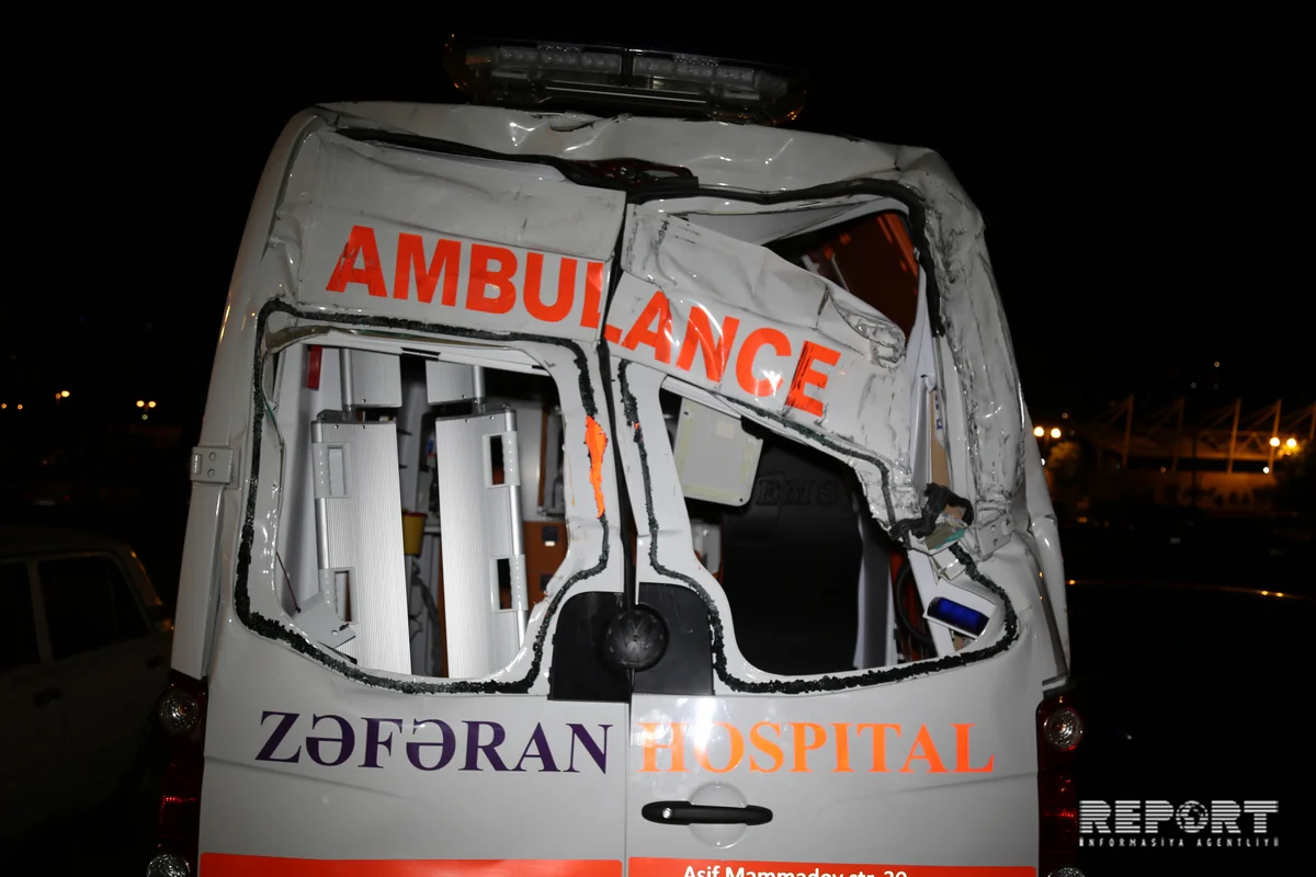 Bakıda Zəfəran Hospitala məxsus ambulans qəza törədib: xəsarət alanlar var - FOTO - YENİLƏNİB - VİDEO