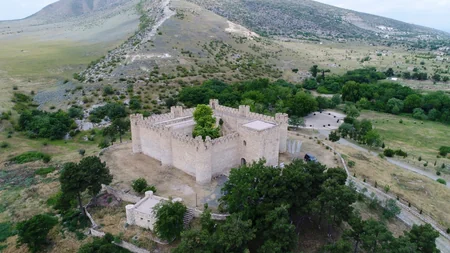 Prezident Ağdamda Şahbulaq qalasında olub - YENİLƏNİB