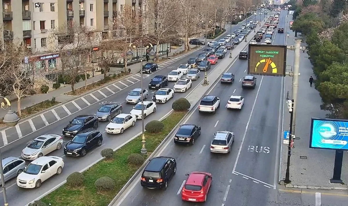 Bakının bir sıra yollarında tıxac yaranıb