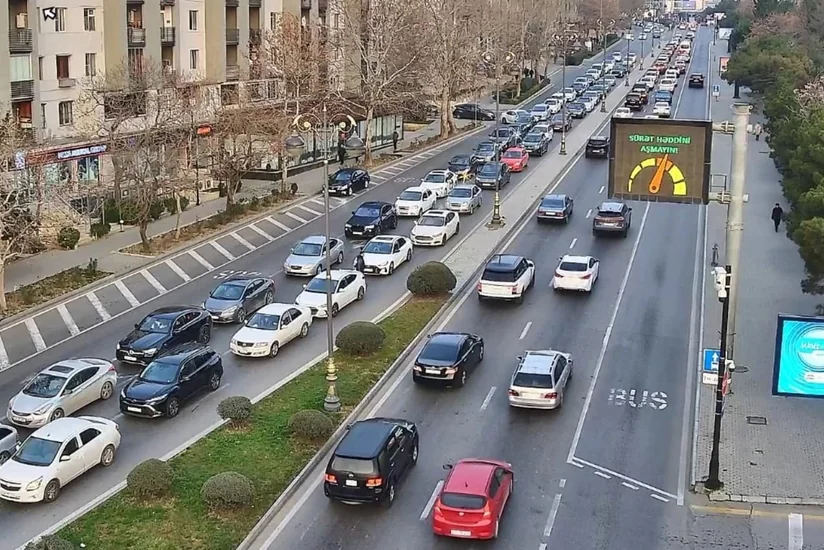 Bakının bir sıra yollarında tıxac yaranıb