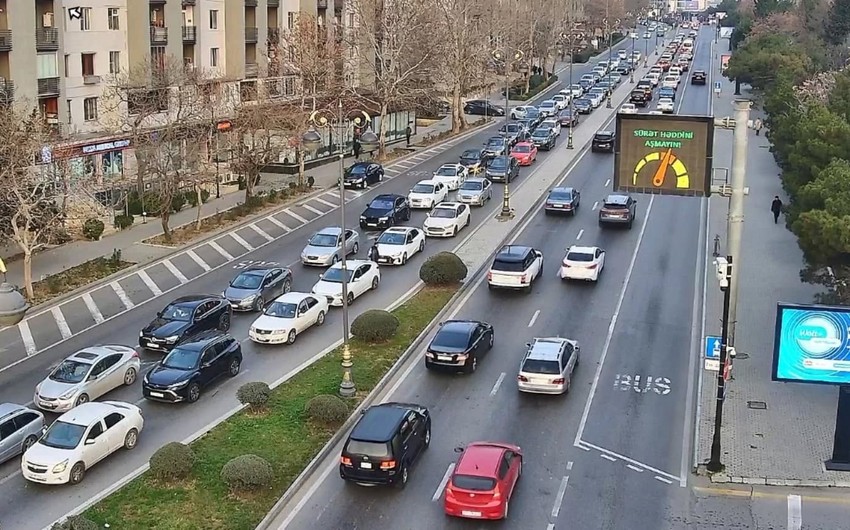 Bakının bir sıra yollarında tıxac yaranıb