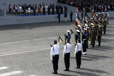 ​Parisdə bayram hərbi paradı keçirilib