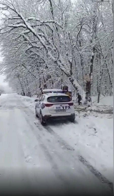 Azərbaycanda qar avtomobil yollarında çətinliklər yaradıb