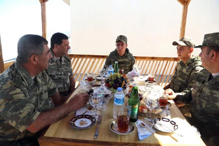 Azərbaycan müdafiə naziri düşmənə qarşı daha sərt tədbirlərin görülməsi ilə bağlı konkret tapşırıqlar verib