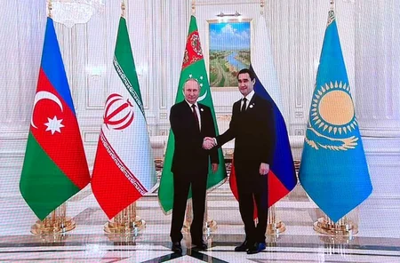 Лидер Туркменистана провел двусторонние встречи с главами каспийской пятерки