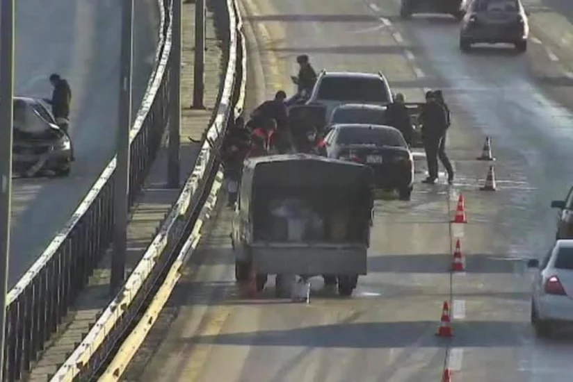 Bakıda yollar buz bağladı, aeroport yolunda zəncirvari qəza oldu