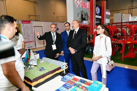 Президент и первая леди ознакомились с XVI выставкой Caspian Agro и XXVIII выставкой InterFood Azerbaijan