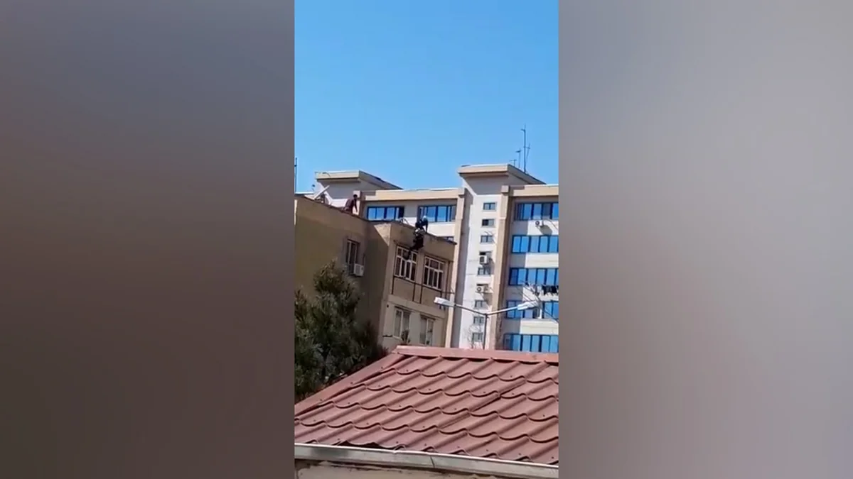 Köməksiz qalan azyaşlı belə xilas edildi - VİDEO