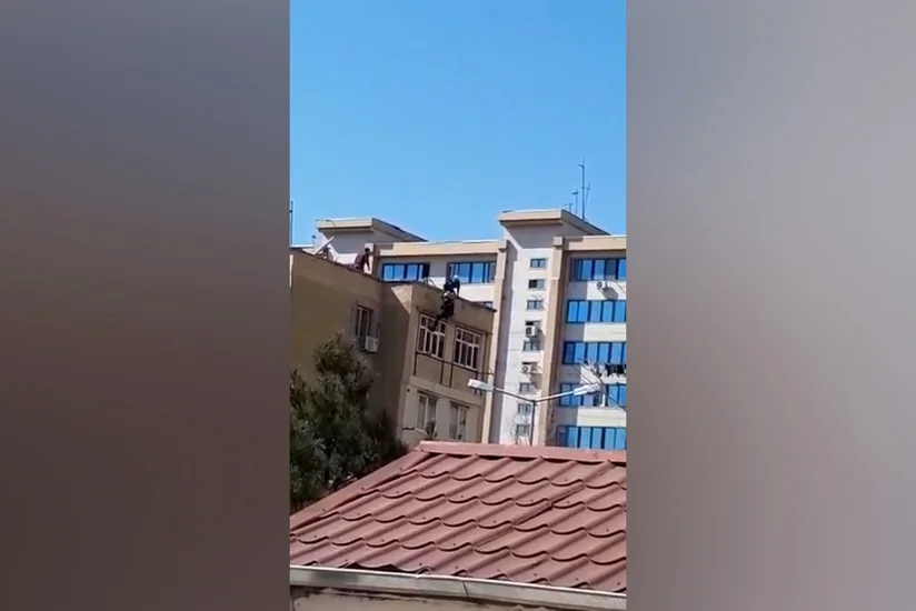 Köməksiz qalan azyaşlı belə xilas edildi - VİDEO