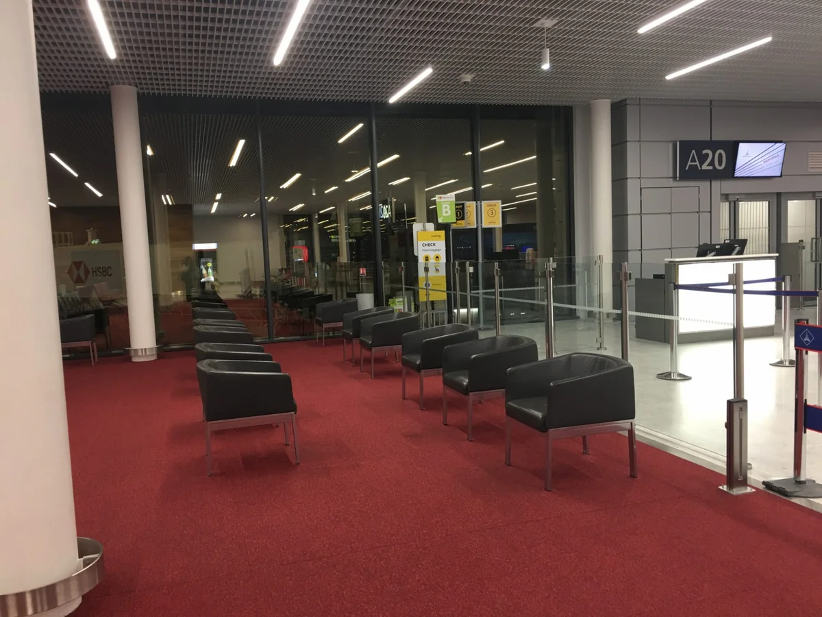 Paris-Orli hava limanının iki terminalı bomba təhlükəsi səbəbindən boşaldılıb