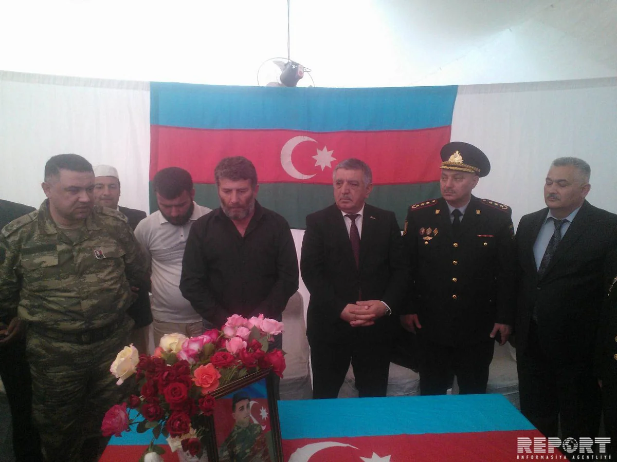 Aprel döyüşlərində şəhid olan hərbçinin medalı valideyninə təqdim olunub - FOTO