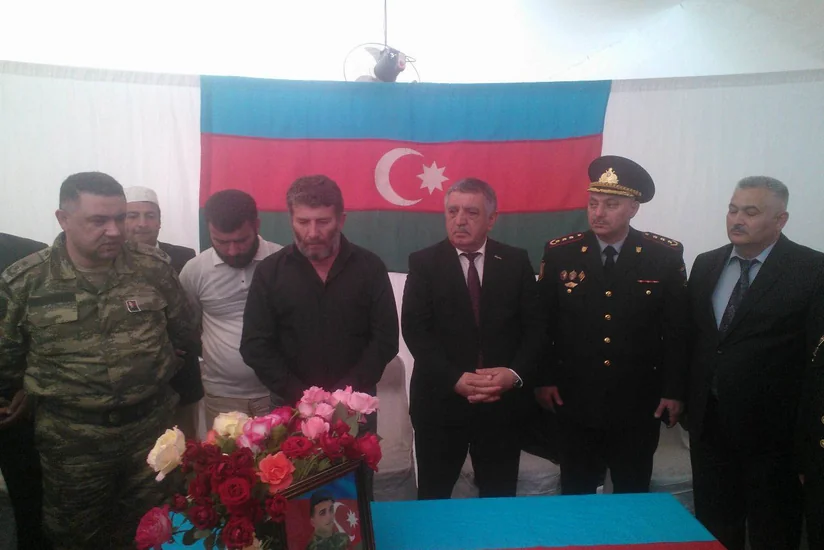 Aprel döyüşlərində şəhid olan hərbçinin medalı valideyninə təqdim olunub - FOTO