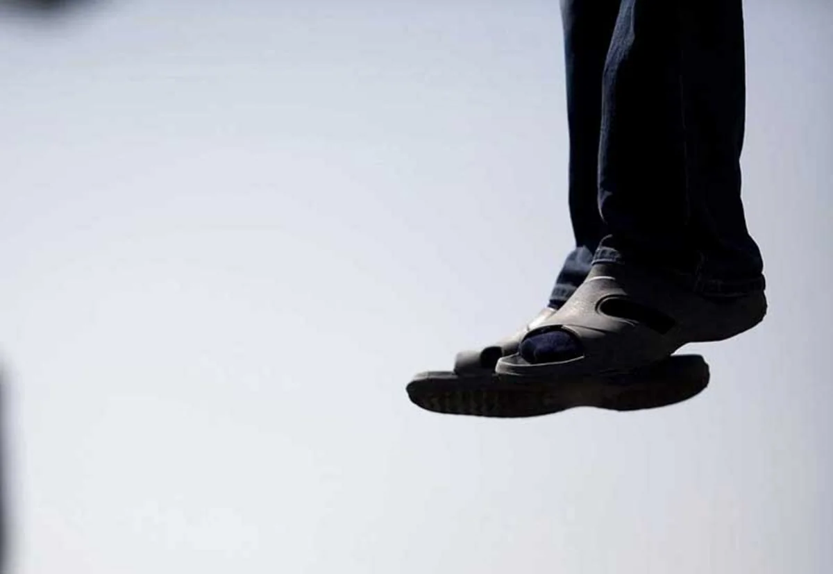 ​Maştağa sakini özünü telefon naqili ilə asıb