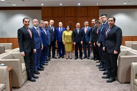 Azərbaycan və Sinqapur parlament sədrləri beynəlxalq təşkilatlar çərçivəsində əməkdaşlığı müzakirə ediblər