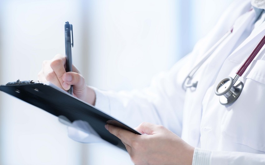 Qobuda əri tərəfindən bıçaqlanan qadının Kliniki Tibbi Mərkəzdə müalicəsi davam etdirilir