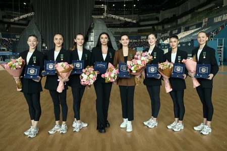 Mədət Quliyev gimnastları təltif edib