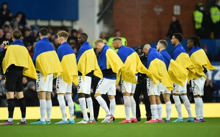Everton və Mançester Siti meydana Ukrayna formaları ilə çıxıb