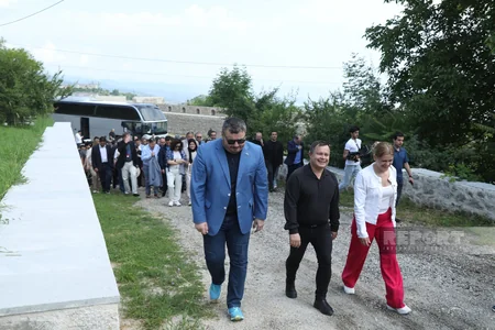 Xarici diplomatlar Şuşada Üzeyir Hacıbəyovun ev-muzeyində olublar