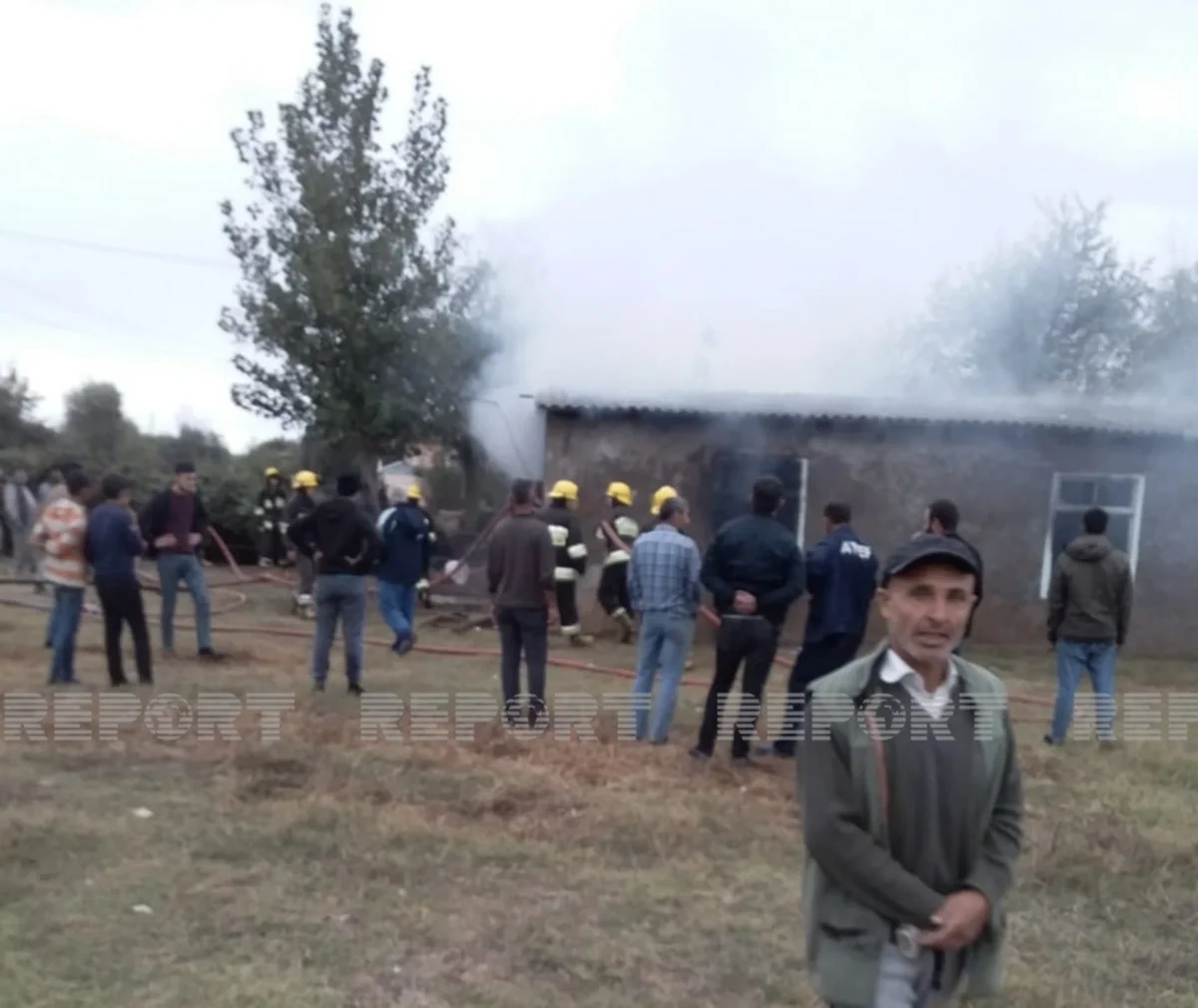 Biləsuvarda ev yanıb