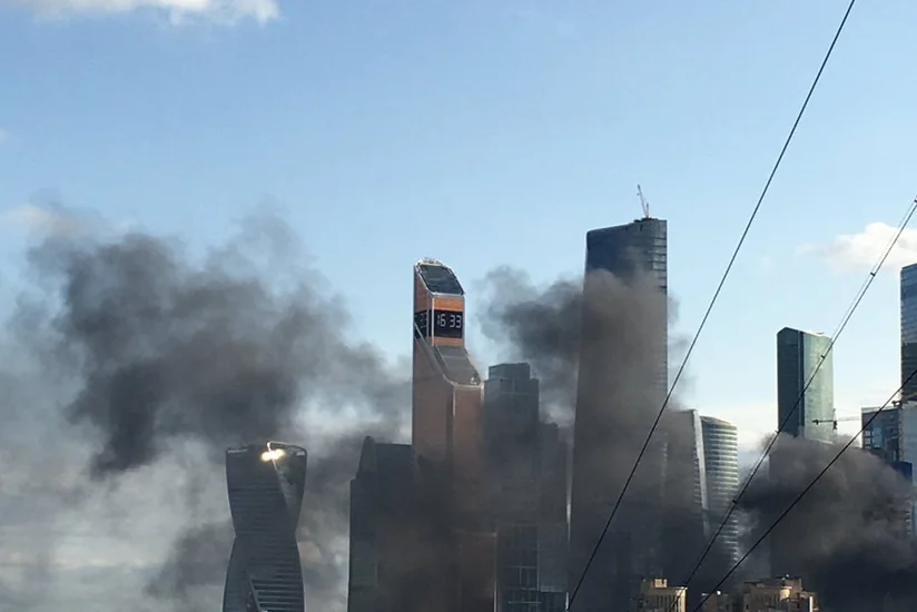 В Москва-Сити загорелся строящийся небоскреб