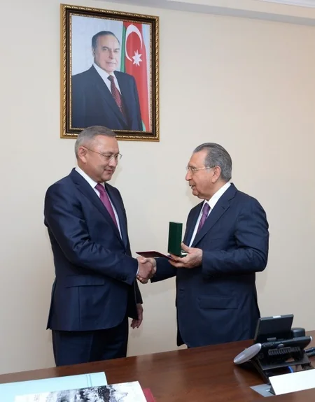 Ramiz Mehdiyev Qazaxıstan nümayəndə heyəti ilə görüşüb