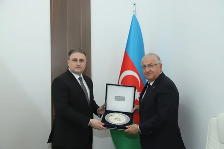 Vüqar Mustafayev xarici ölkə rəsmiləri ilə müdafiə sənayesi üzrə əməkdaşlığı müzakirə edib