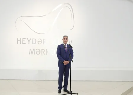 Heydər Əliyev Mərkəzində Türkiyənin tanınmış rəssamı Ahmet Güneştekinin fərdi sərgisi açılıb - FOTO