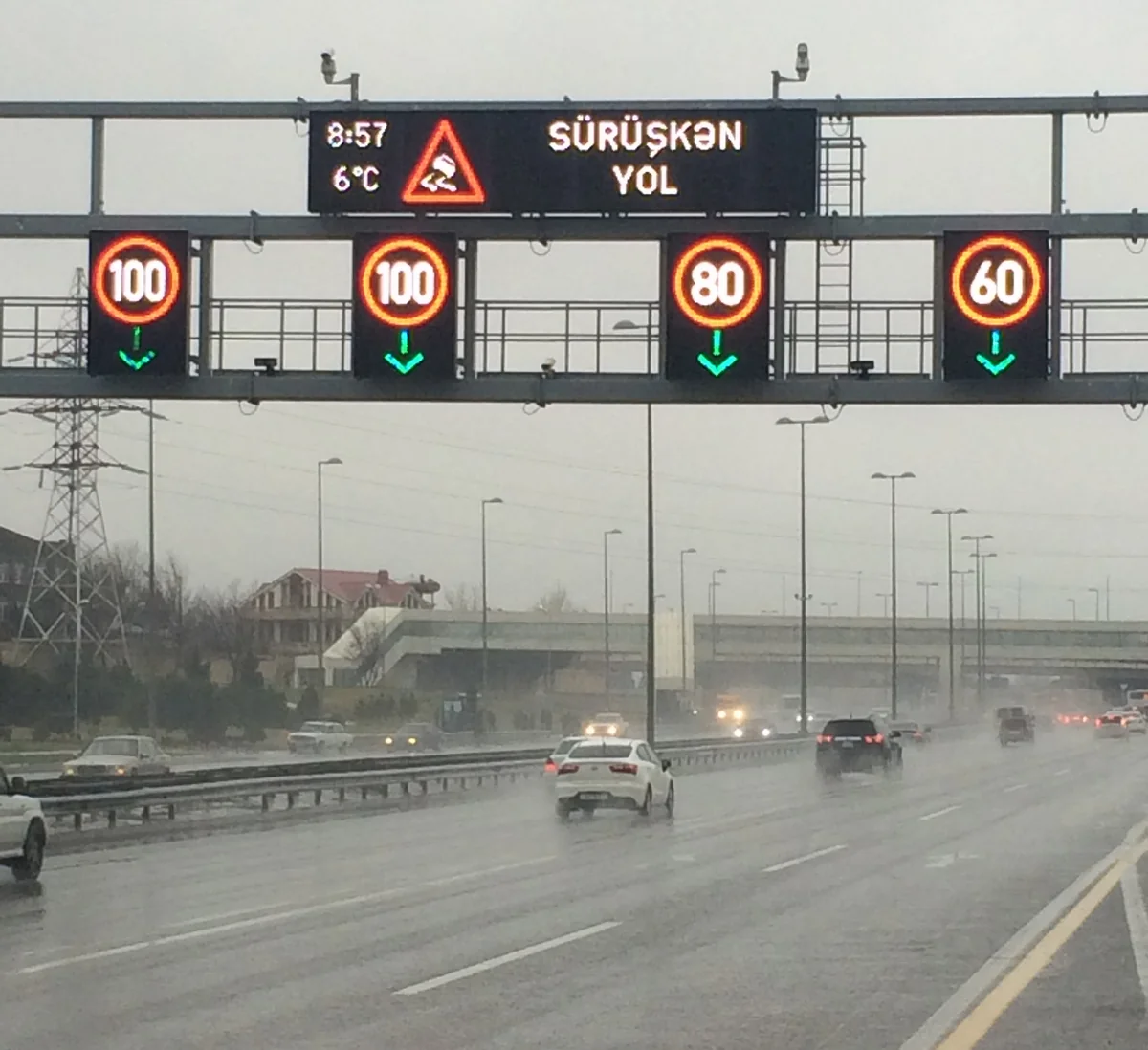 Bakının bəzi avtomagistrallarında sürət həddi endirilib