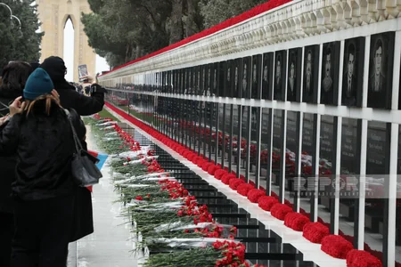 Milli qürur və and yeri - Şəhidlər xiyabanına axın başlayıb - FOTOREPORTAJ