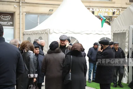 В Баку продолжается траурная церемония по погибшему при теракте в посольстве Азербайджана
