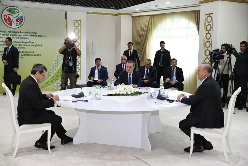 Проходит встреча глав МИД Азербайджана, Турции и Туркменистана