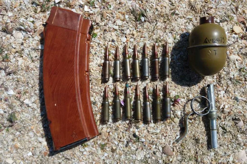 Nardaranda əl qumbarası, patron və avtomat darağı aşkar olunub