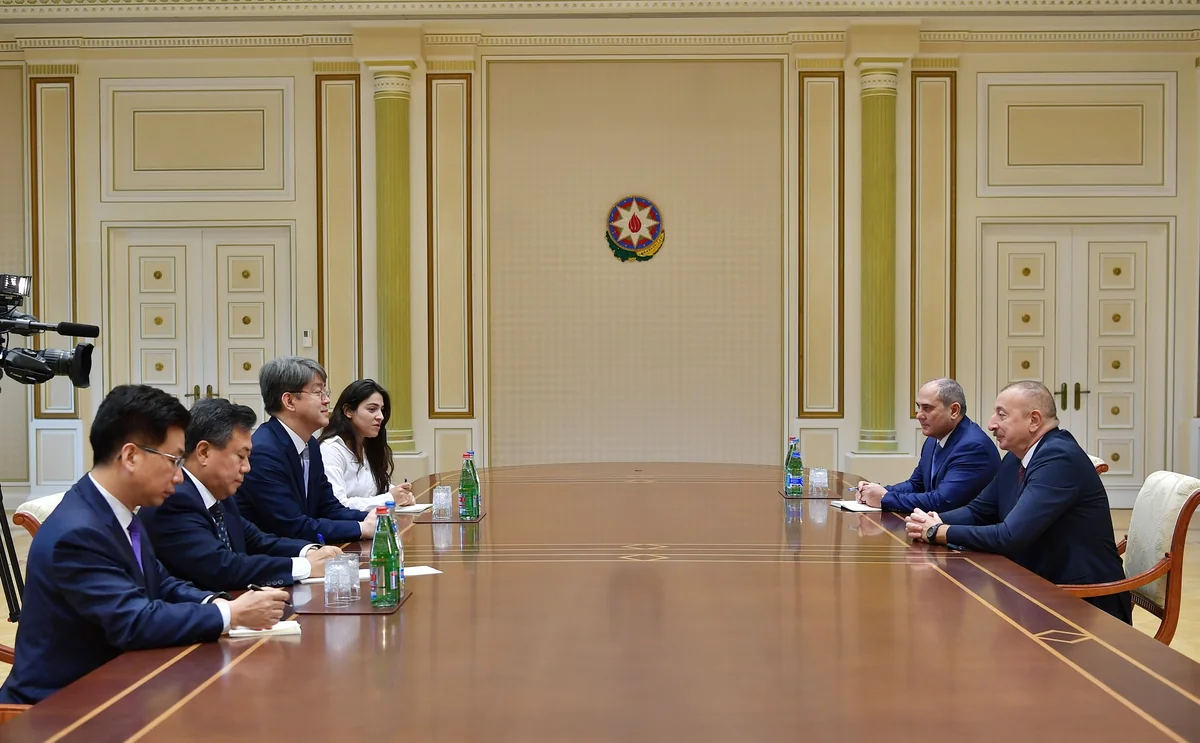 President Ilham Aliyev received delegation led by commissioner of Statistics Korea