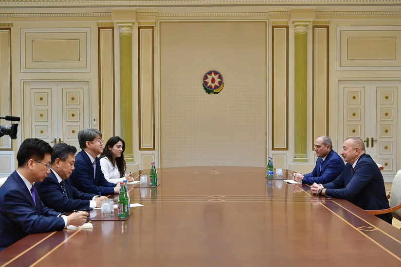 President Ilham Aliyev received delegation led by commissioner of Statistics Korea