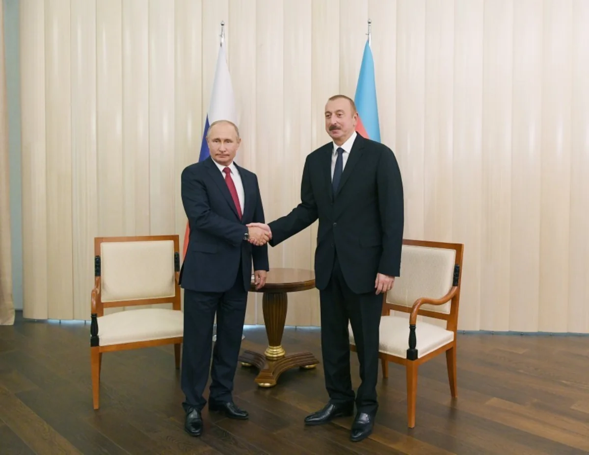 Azerbaijani, Russian presidents hold one-on-one meeting