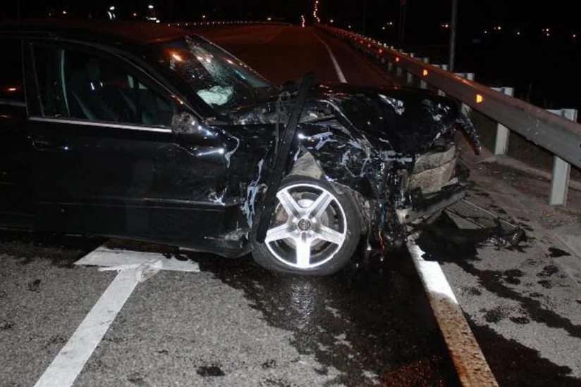 В Баку водитель совершил аварию, пассажиру апмутировали руку