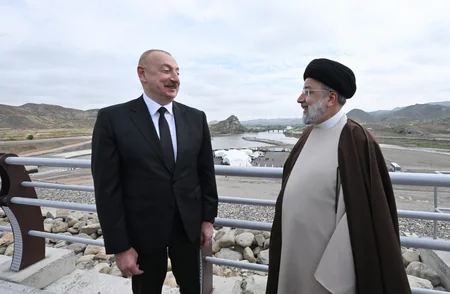 İlham Əliyev və Seyid İbrahim Rəisi Azərbaycan-İran dövlət sərhədində görüşüblər