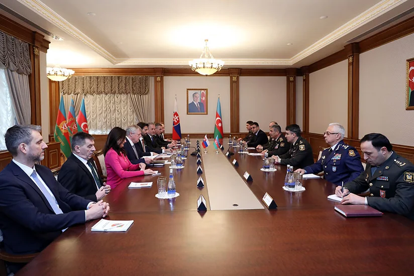 Azərbaycan və Slovakiya müdafiə nazirləri Bakıda görüşüb, əməkdaşlıq məsələləri müzakirə edilib