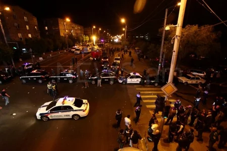 ​В Ереване взорвался автобус, 2 человека погибли, есть раненые - ВИДЕО - ОБНОВЛЕНО