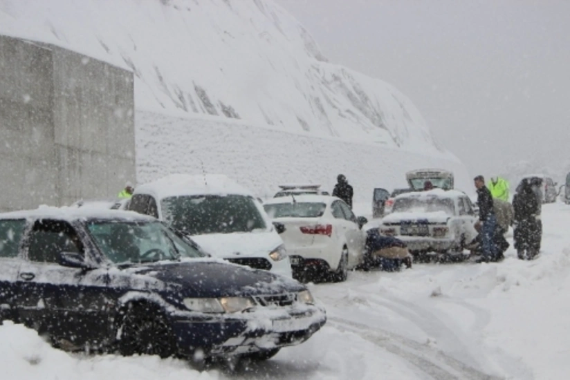 Snowy and frosty weather stays in Azerbaijan, roads will be icy