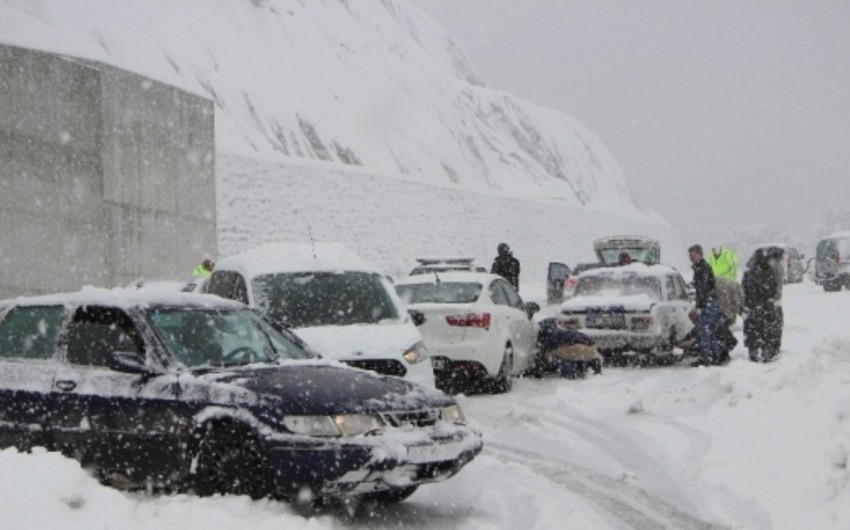 Snowy and frosty weather stays in Azerbaijan, roads will be icy