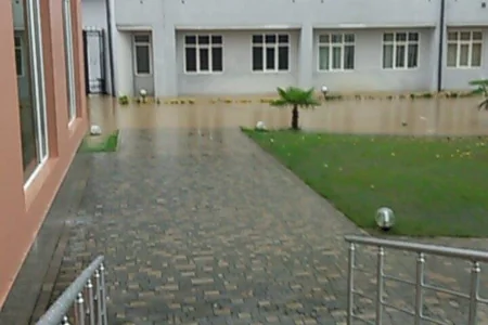 Xəzər Lənkəran Mərkəzi Stadionu su altında qalıb - FOTO