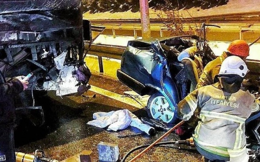Türkiyədə yol qəzasında 2 nəfər ölüb, 10 nəfər yaralanıb