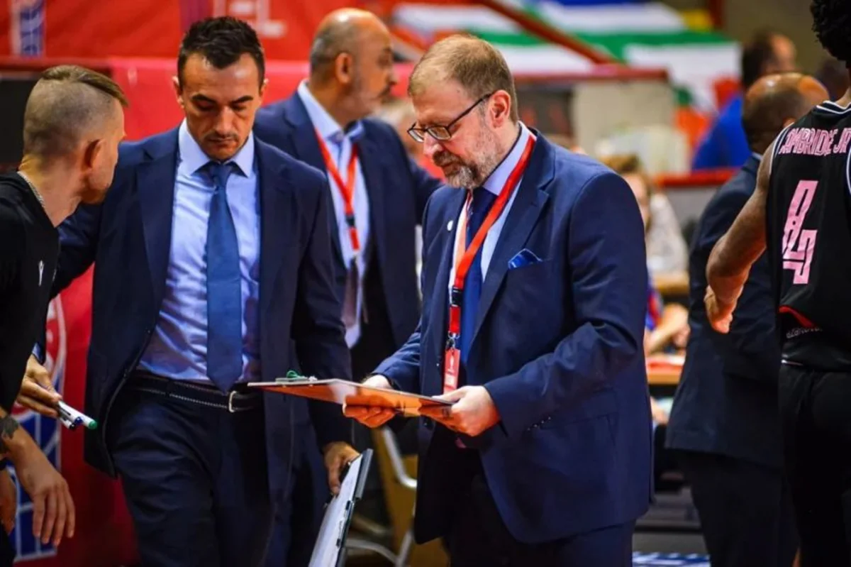 Sabah basketbol komandası baş məşqçisi ilə vidalaşıb