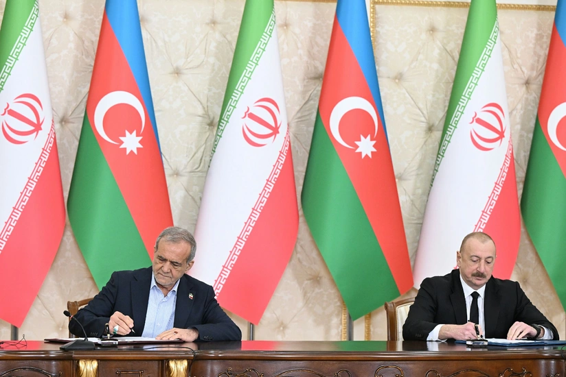 Azerbaijan and Iran exchange signed documents